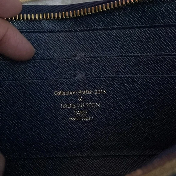 Louis Vuitton Damier Payette wallet excellent condition.. Size 7 1/2 x 4 inches - Picture 8 of 16